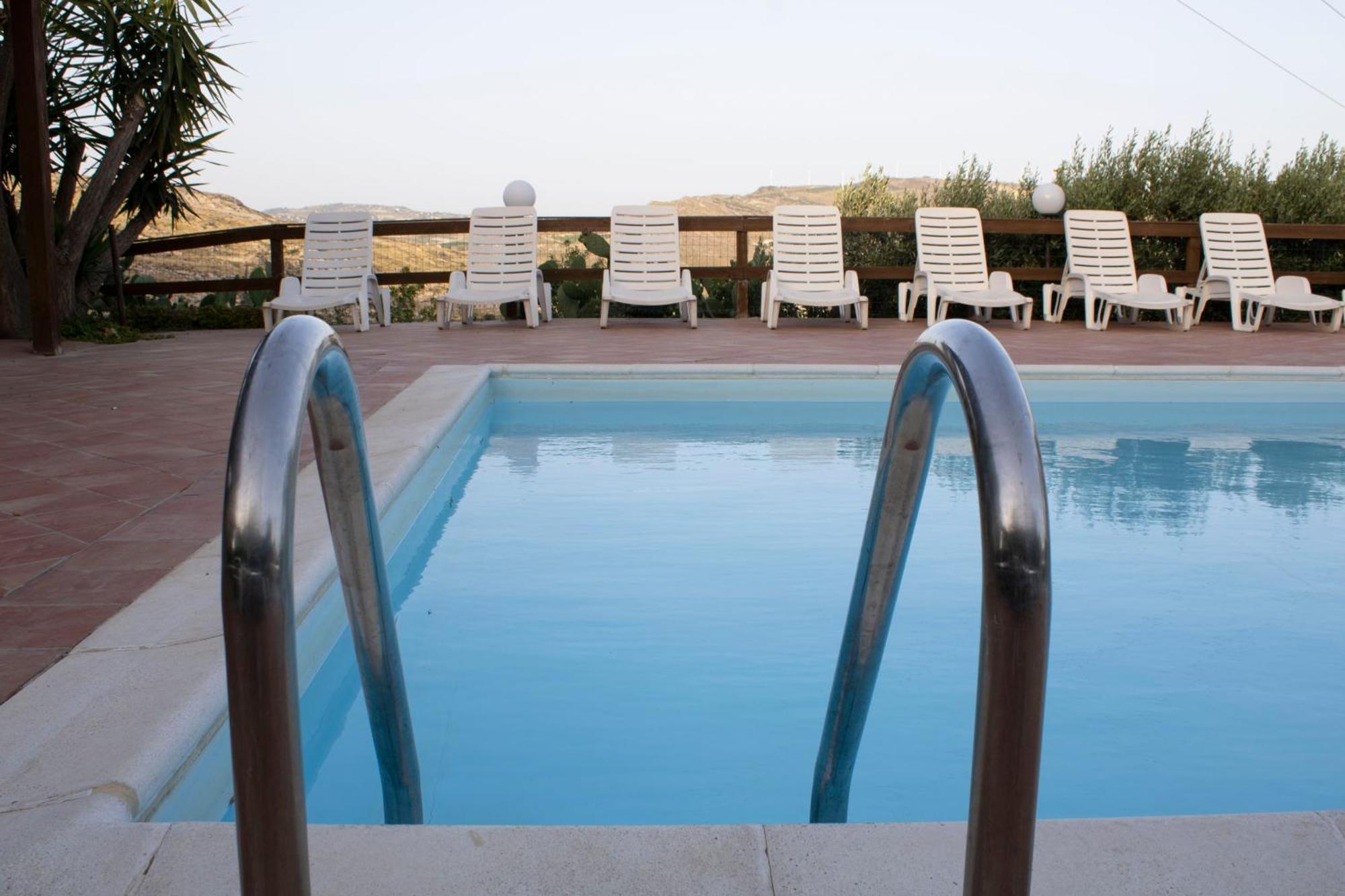 Bellajo - Rustiche Con Piscina
